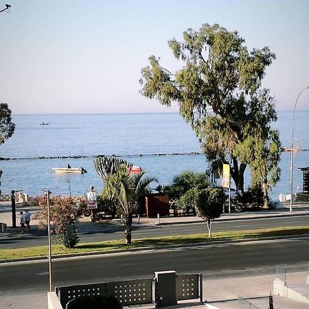 Beachfront Amazing New Apartment リマソール エクステリア 写真